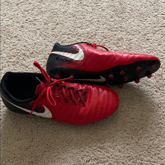 Nike Tiempo Cleats-Size 9.5 - Picture 1 of 3